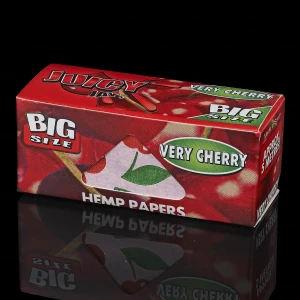 Feuilles ? rouler de Juicy Jay sur un rouleau de Very Cherry ROLLS